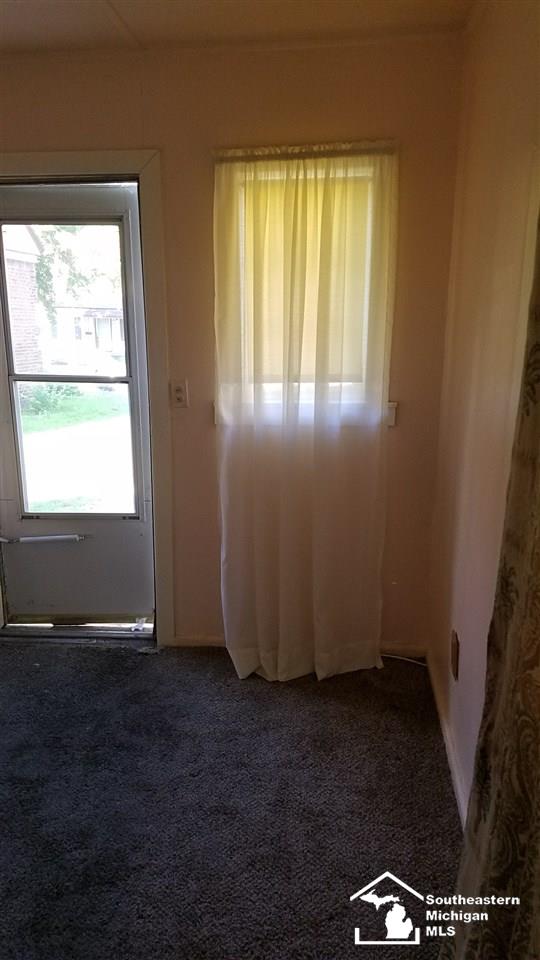 287 Frazier Street River Rouge, MI 48218 - Photo 6 of 22 31343731-5.JPG
