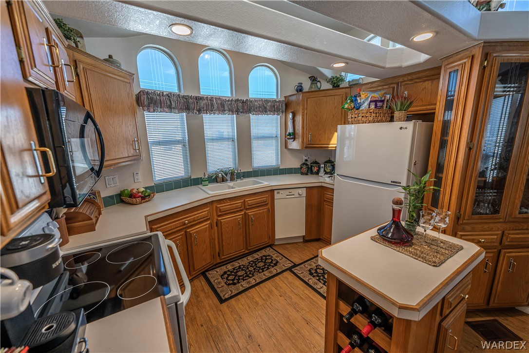 2000 Ramar Road, Unit 16 Bullhead City, AZ 86442 - Photo 11 of 46 Kitchen