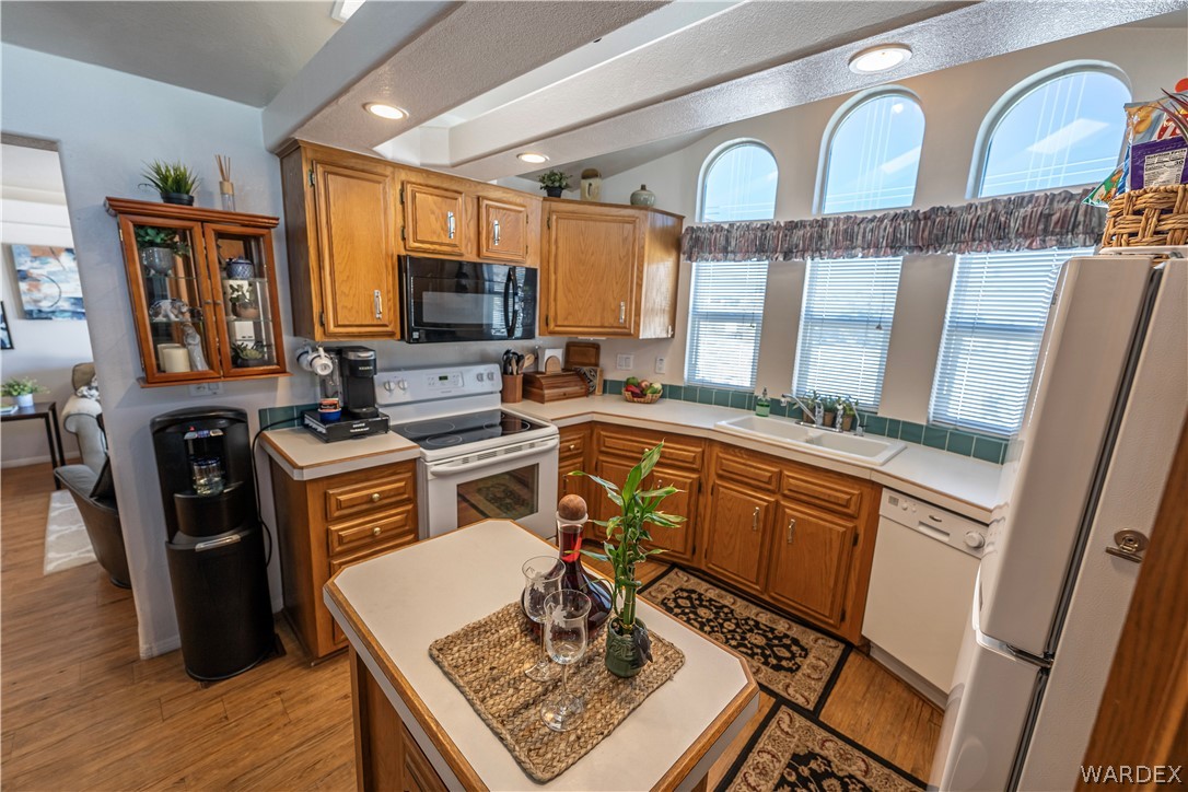 2000 Ramar Road, Unit 16 Bullhead City, AZ 86442 - Photo 14 of 46 Kitchen
