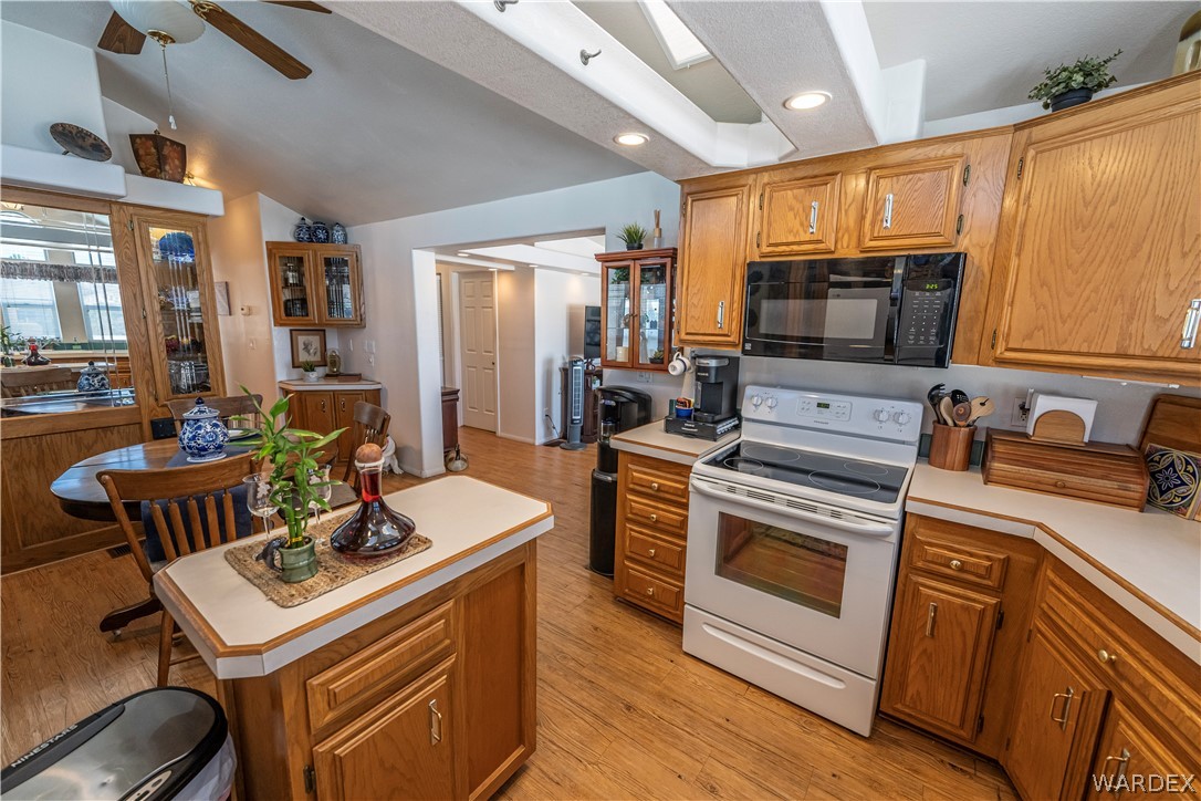 2000 Ramar Road, Unit 16 Bullhead City, AZ 86442 - Photo 15 of 46 Kitchen