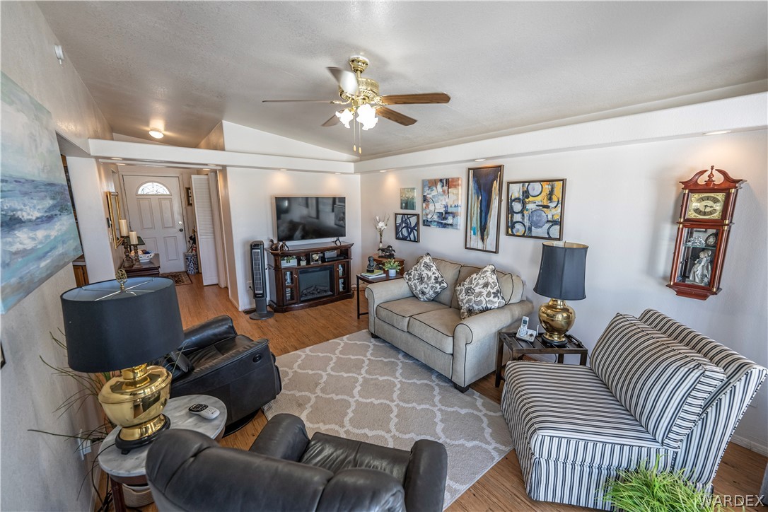 2000 Ramar Road, Unit 16 Bullhead City, AZ 86442 - Photo 6 of 46 Living Room