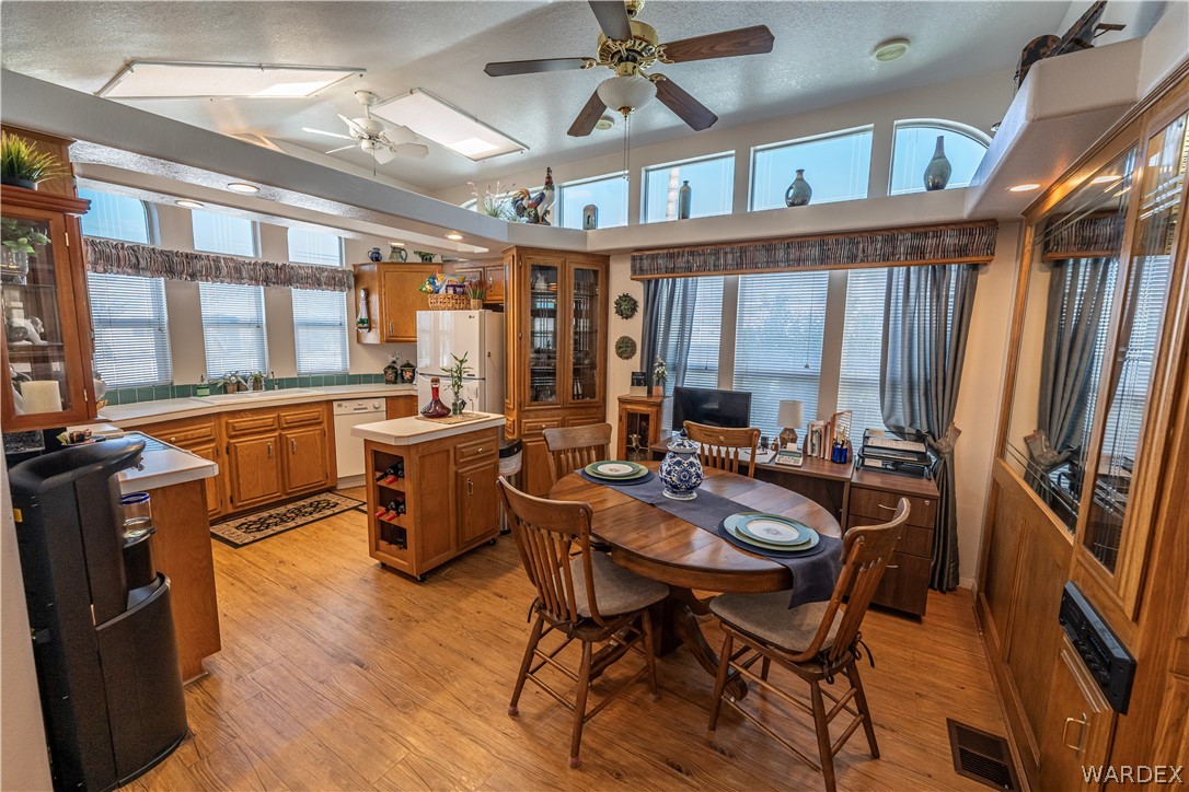 2000 Ramar Road, Unit 16 Bullhead City, AZ 86442 - Photo 10 of 46 Dining Area
