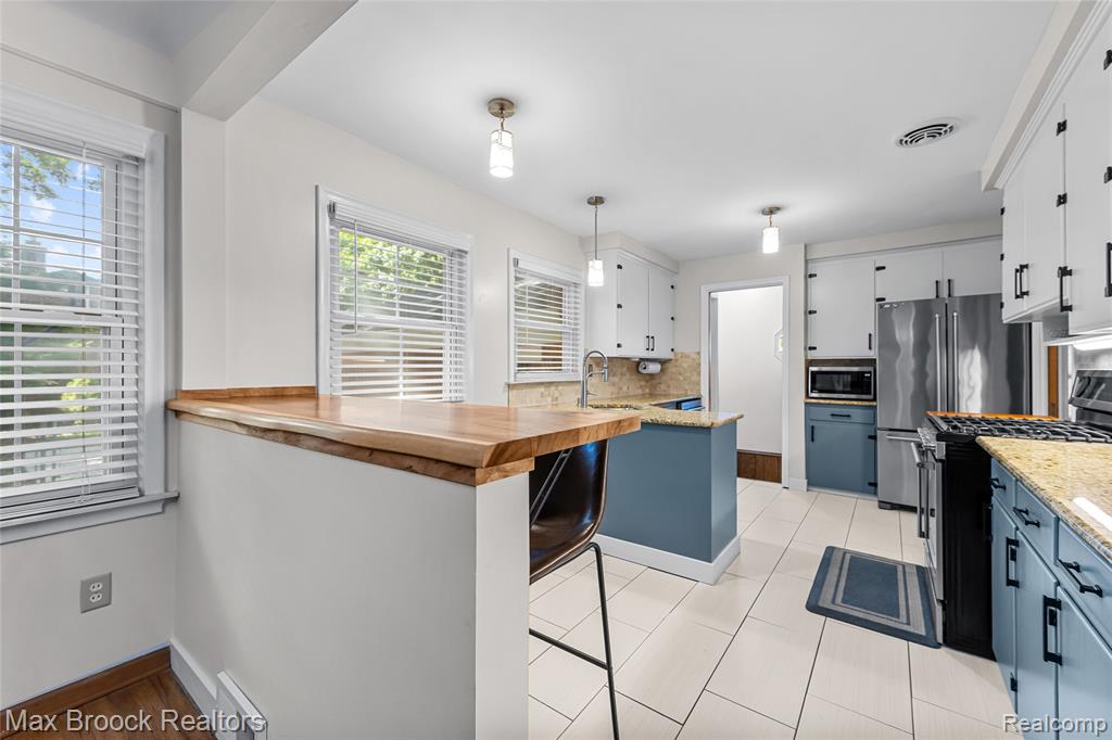 171 South Glengarry Road Bloomfield Hills, MI 48301 - Photo 6 of 26