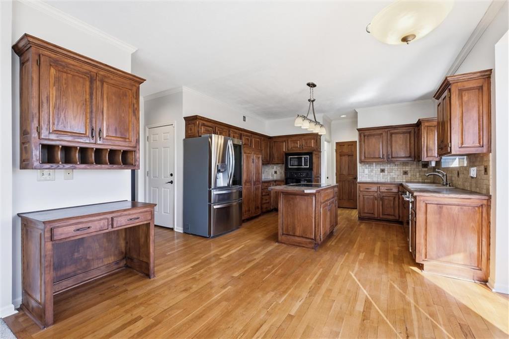 7633 Acuff Lane Lenexa, KS 66216 - Photo 14 of 47