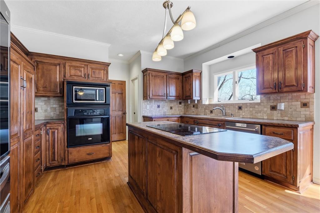 7633 Acuff Lane Lenexa, KS 66216 - Photo 16 of 47