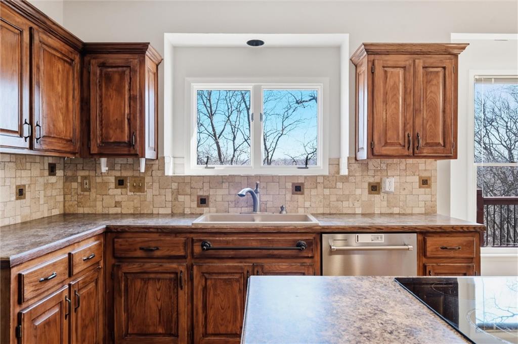 7633 Acuff Lane Lenexa, KS 66216 - Photo 17 of 47