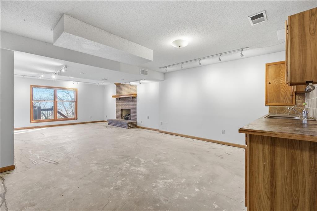 7633 Acuff Lane Lenexa, KS 66216 - Photo 36 of 47