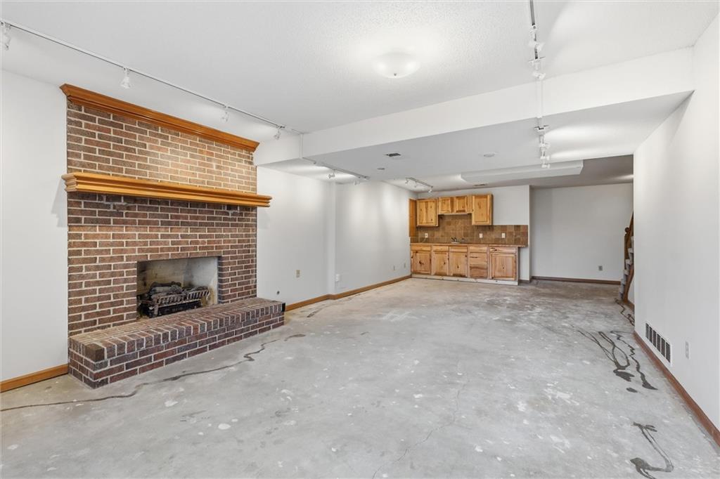 7633 Acuff Lane Lenexa, KS 66216 - Photo 38 of 47