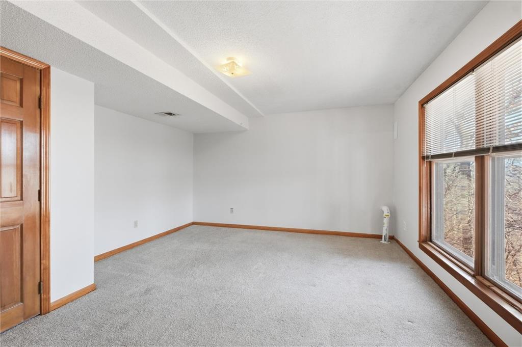 7633 Acuff Lane Lenexa, KS 66216 - Photo 39 of 47