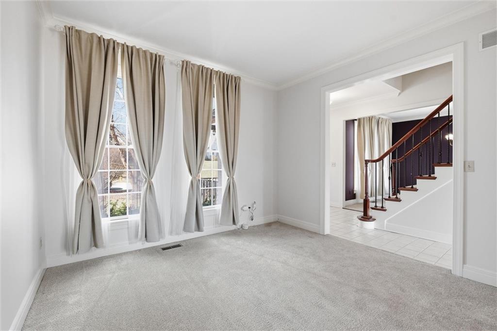 7633 Acuff Lane Lenexa, KS 66216 - Photo 9 of 47