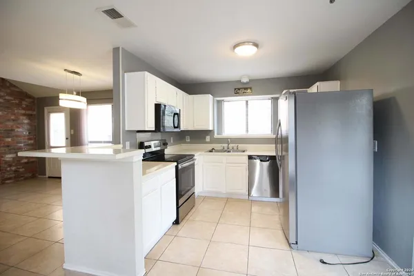 $1,900 | 1023 Hedgestone Drive, San Antonio, TX 78258