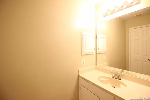 $1,900 | 1023 Hedgestone Drive, San Antonio, TX 78258