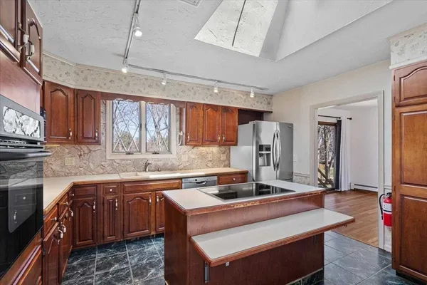 $499,000 | 77 Zenith Drive, Worcester, MA 01602