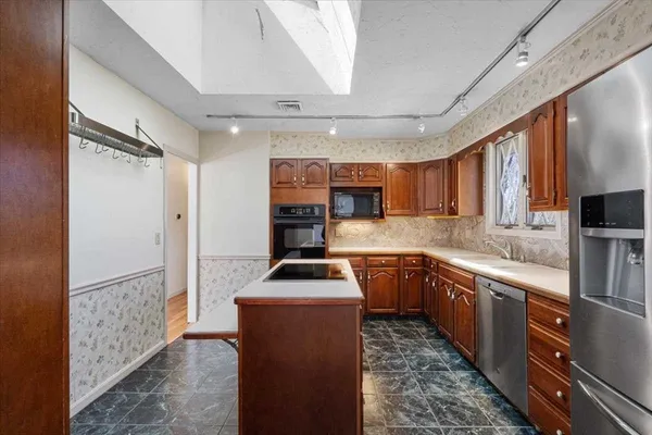 $499,000 | 77 Zenith Drive, Worcester, MA 01602