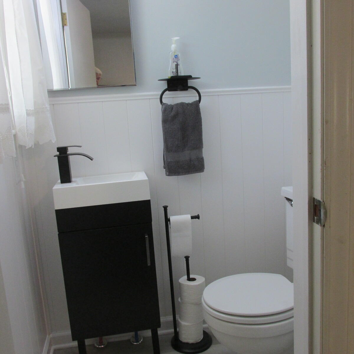 6620 Sherry Road Roanoke, VA 24019 - Photo 15 of 23 w/half bath