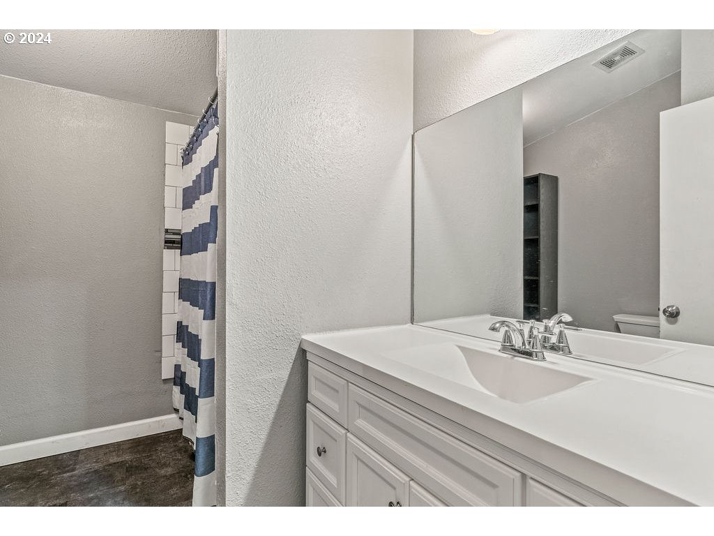 119 Ragland Road Longview, WA 98632 - Photo 12 of 30 a bathroom with a sink and a mirror