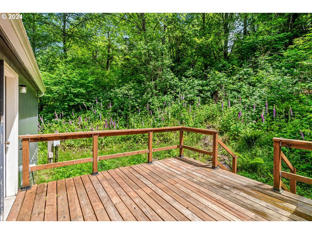 119 Ragland Road Longview, WA 98632 - Photo 22 of 30 a view of balcony with wooden floor