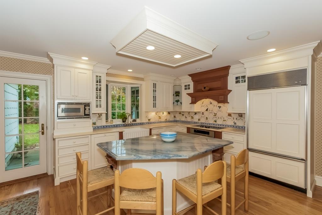 11 Point O Woods Road South Darien, CT 06820 - Photo 9 of 27 016-Kitchen-1323537-large