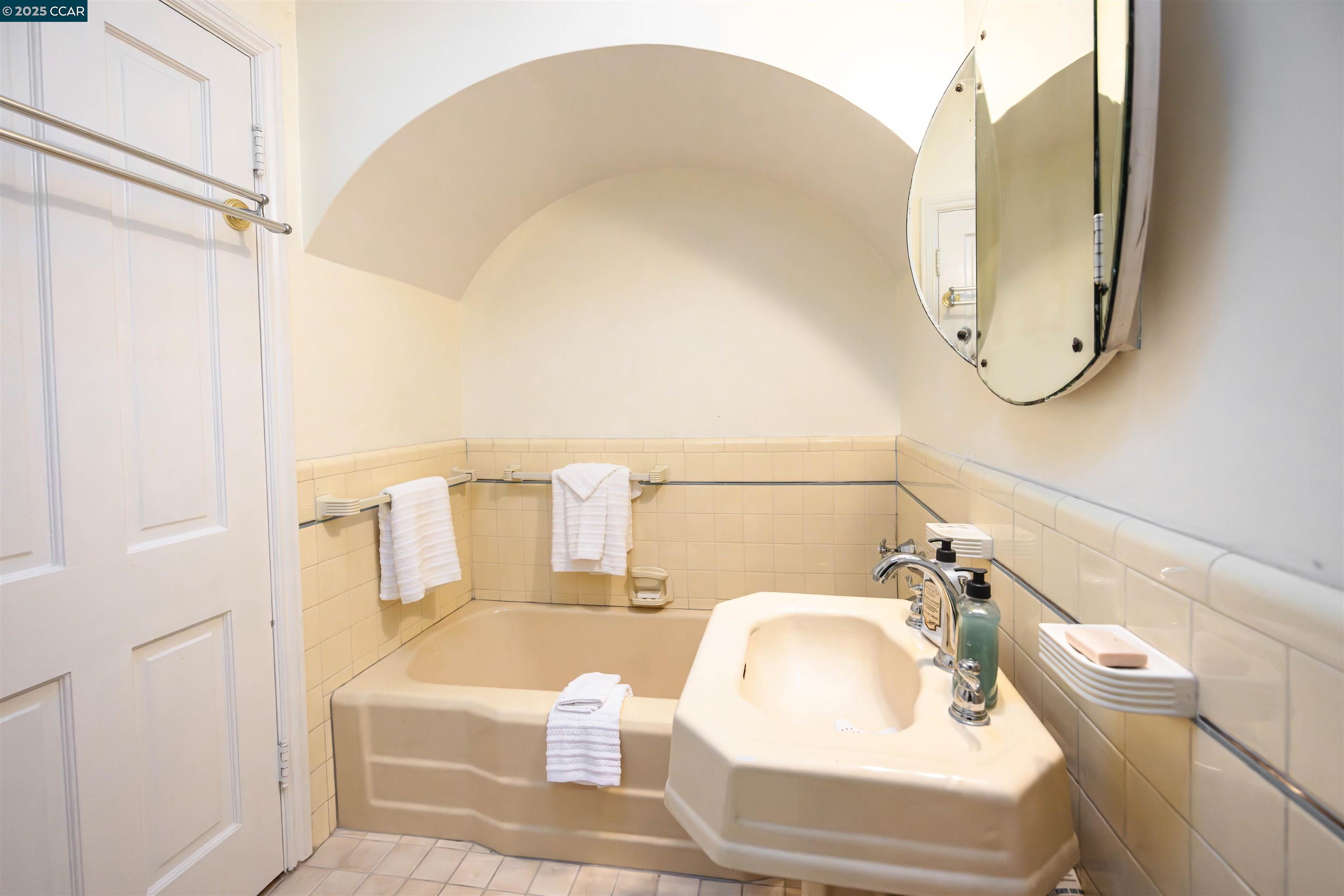 2624 Ortega Street San Francisco, CA 94122 - Photo 16 of 44