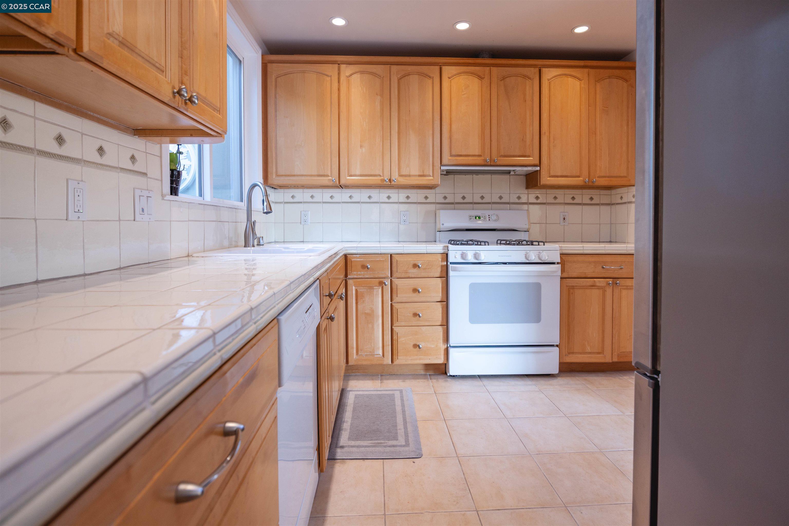 2624 Ortega Street San Francisco, CA 94122 - Photo 39 of 44