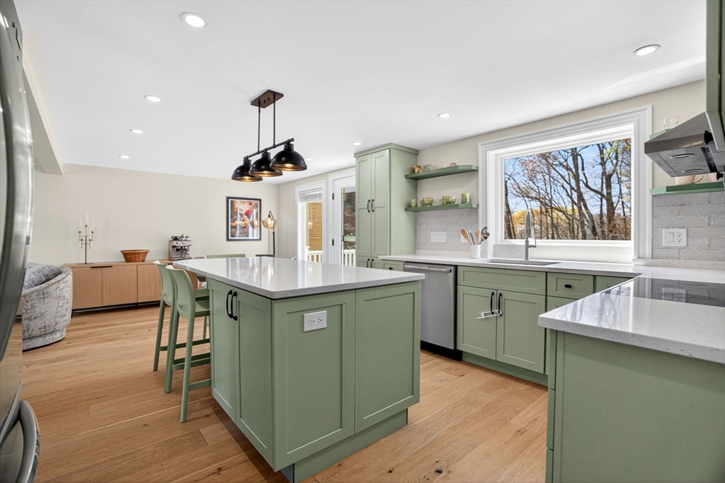 43 Rivers Lane Malden, MA 02148 - Photo 3 of 27