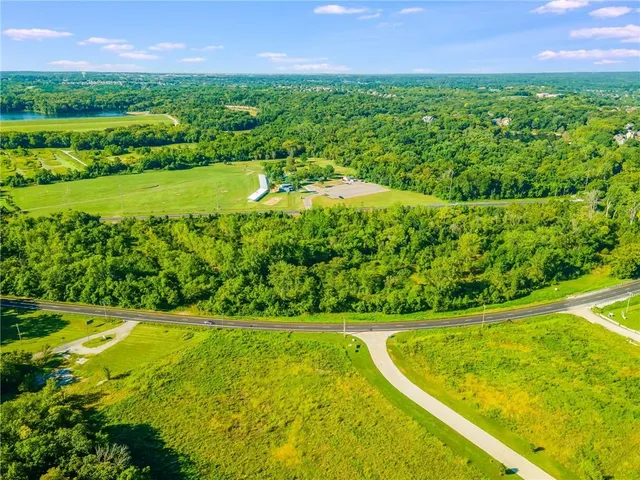 $350,000 | 20301-20401 East Us 40 Highway, Blue Springs, MO 64015