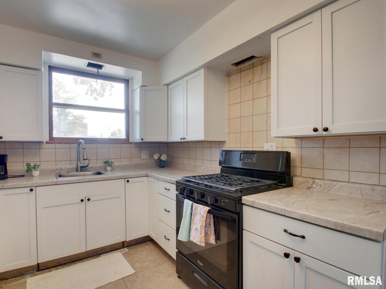 109 Main Street Golden, IL 62339 - Photo 4 of 28