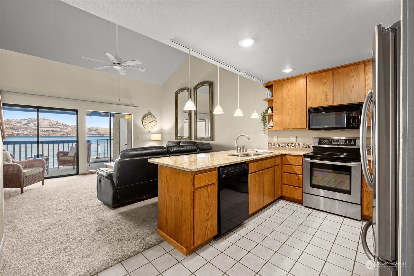 60 South Lakeshore Road, Unit 2G Chelan, WA 98816 - Photo 4 of 40 Gallery Image 4
