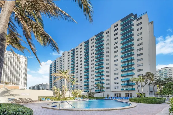 $3,300 | 4001 South Ocean Drive, Unit 3B, Hollywood, FL 33019