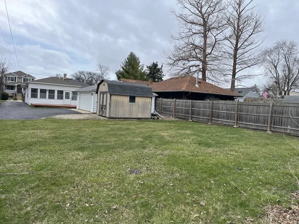 $388,900 | 302 Freehauf Street, Lemont, IL 60439