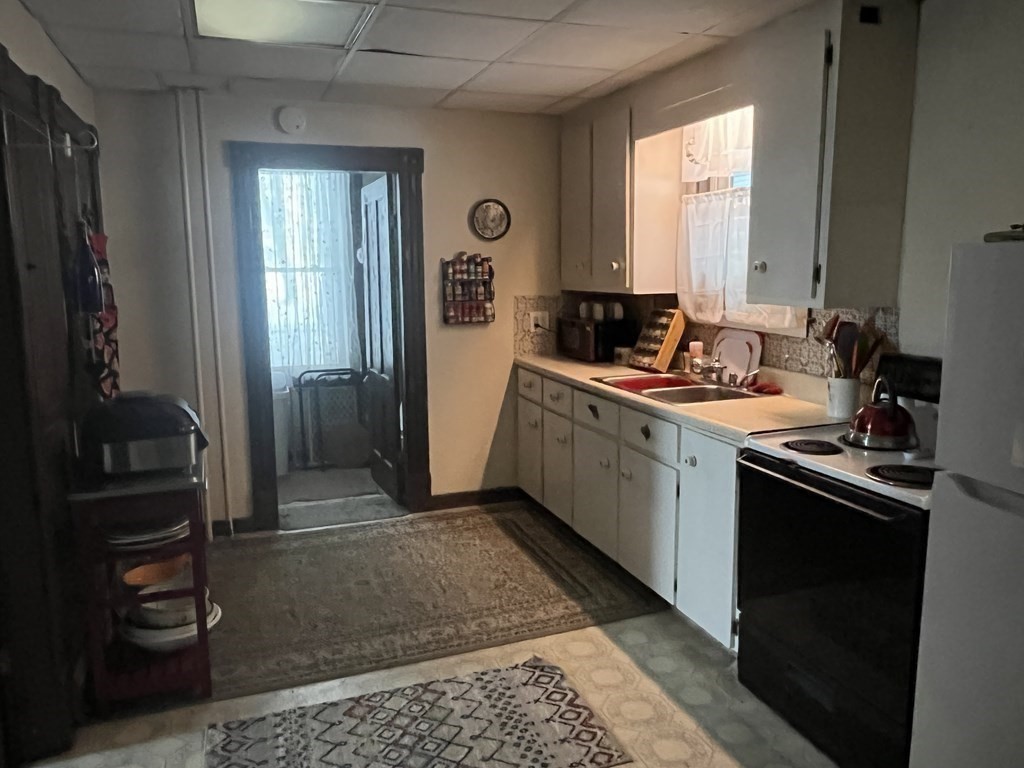 21 Cleveland Street Greenfield, MA 01301 - Photo 14 of 33