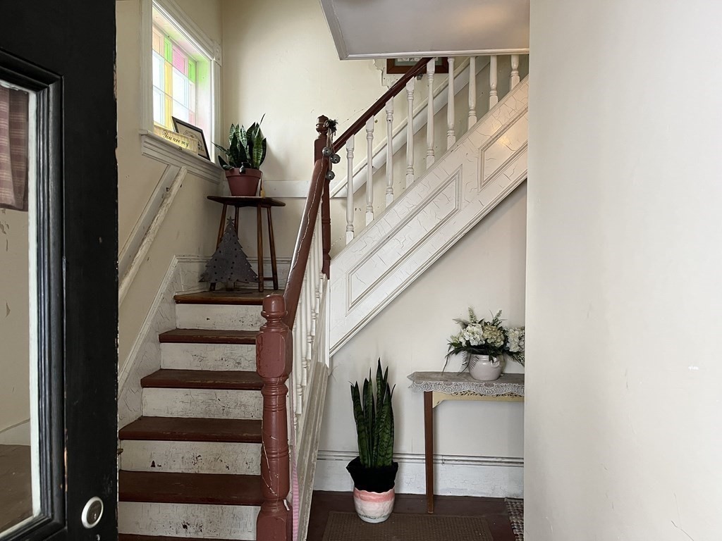 21 Cleveland Street Greenfield, MA 01301 - Photo 6 of 33