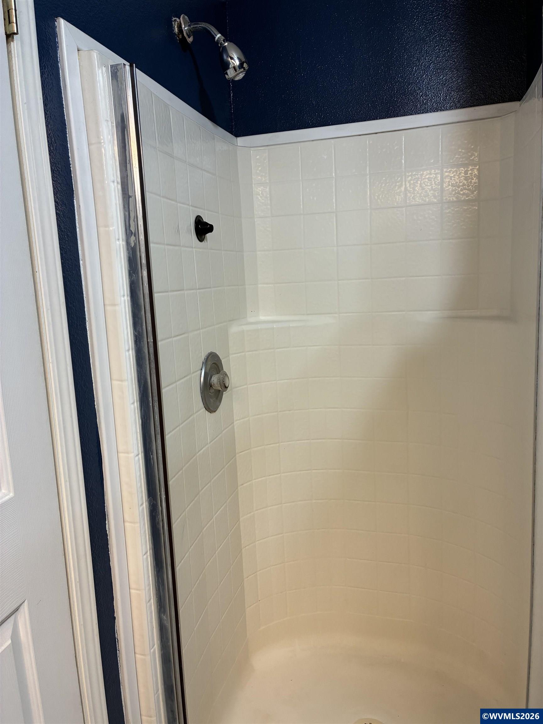 2000 Robins Lane Southeast, Unit 7 Salem, OR 97306 - Photo 28 of 39 a bathroom with a shower