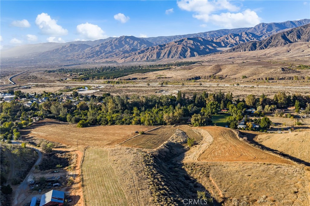 2700 Mill Creek Road Mentone, CA 92359 - Photo 19 of 22 a view of a swimming pool with a chairs