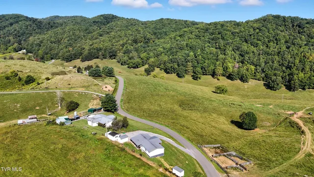 $185,000 | 2886 Buffalo Hollow Road, Castlewood, VA 24224