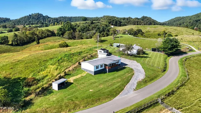 $185,000 | 2886 Buffalo Hollow Road, Castlewood, VA 24224