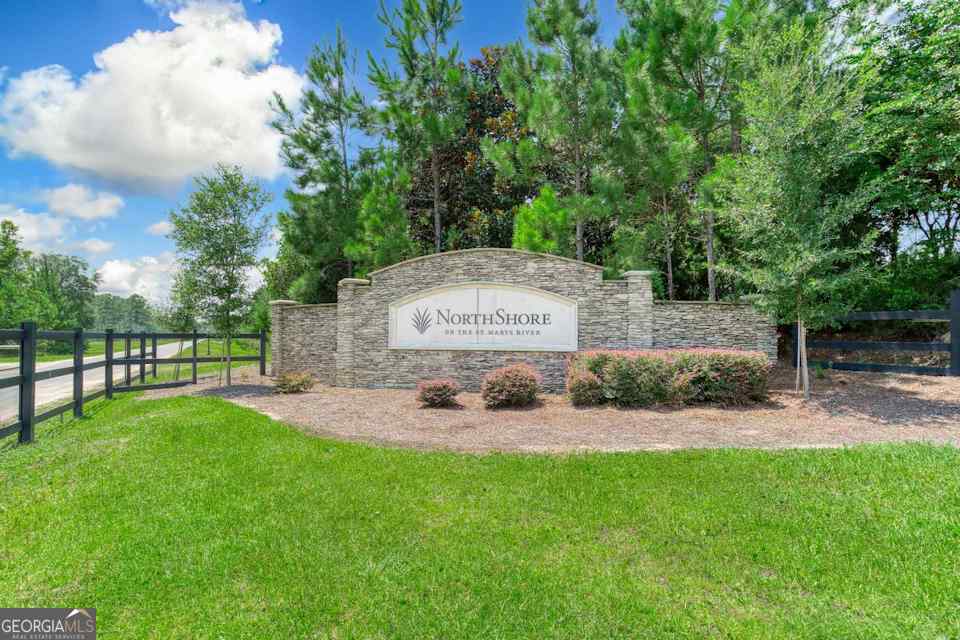236 Park View Lane Kingsland, GA 31548 - Photo 10 of 17 a view of a back yard with green space
