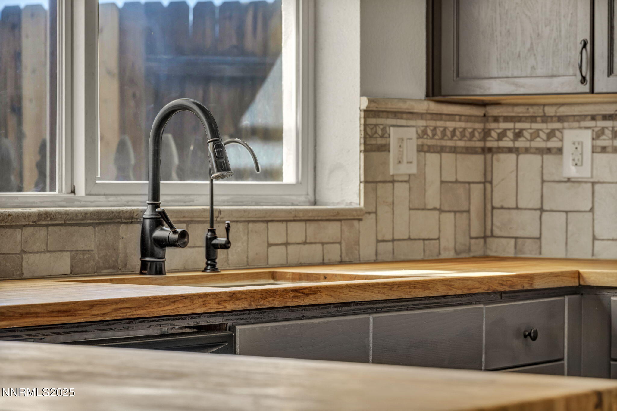 119 Red Oak Court Fernley, NV 89408 - Photo 19 of 64 a bathroom with a sink and a mirror