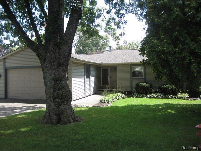 365 Reymont Road Waterford, MI 48327 - Photo 2 of 34 Reymont Rd 039.jpg