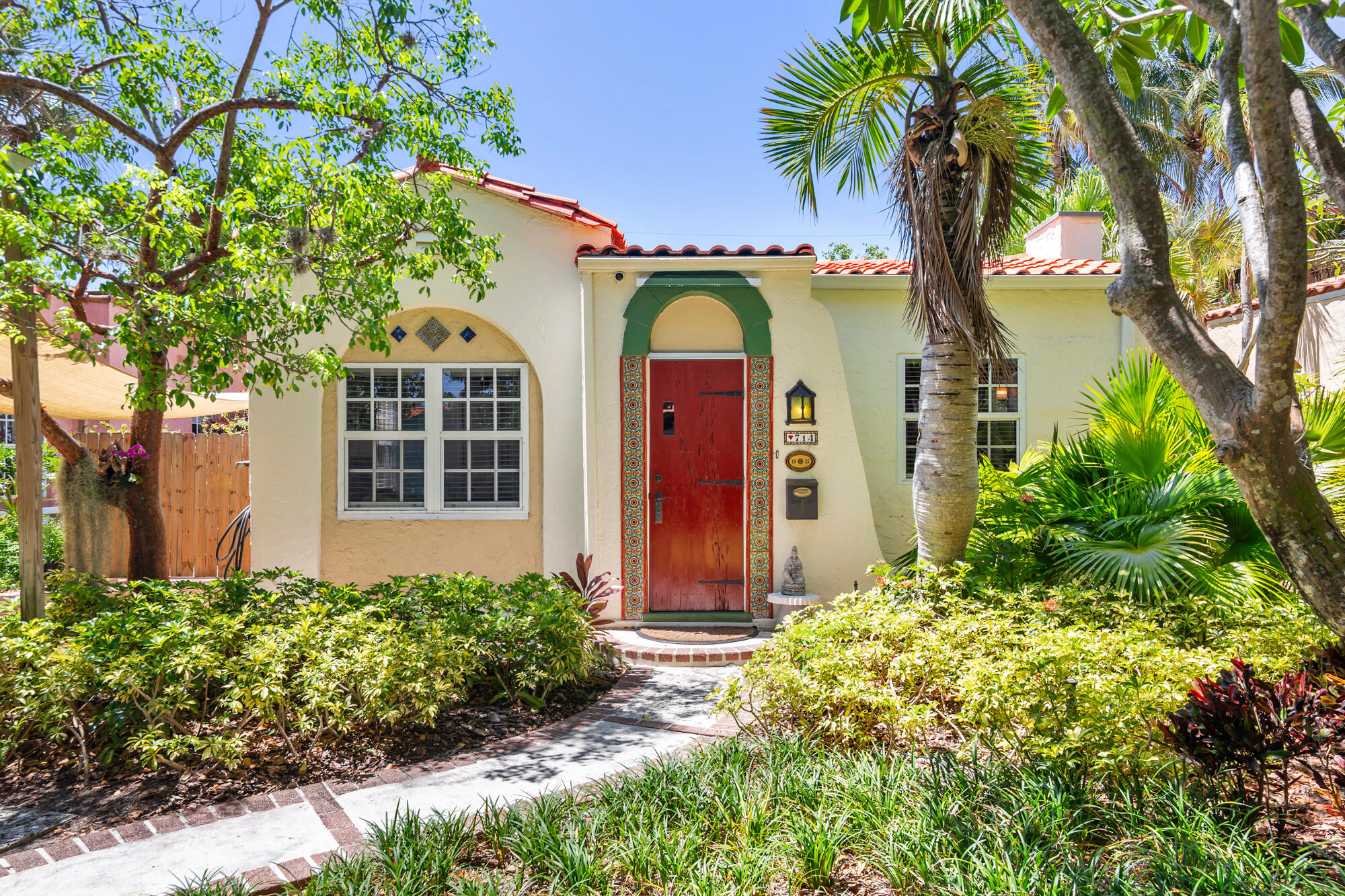 714 Sunset Road West Palm Beach, FL 33401 - Photo 2 of 31 Front