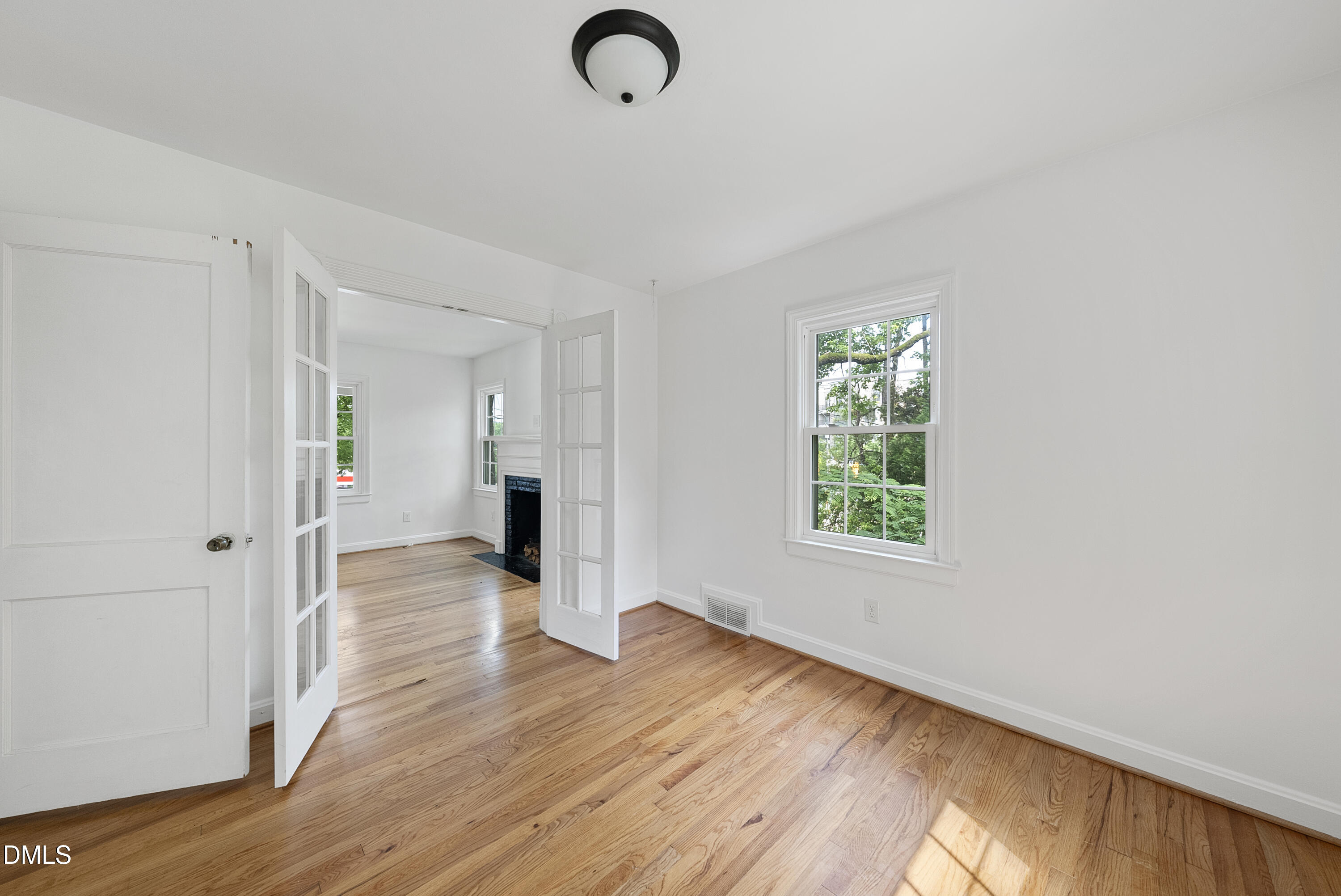 2924 Oberlin Road Raleigh, NC 27608 - Photo 8 of 29 DSC09874