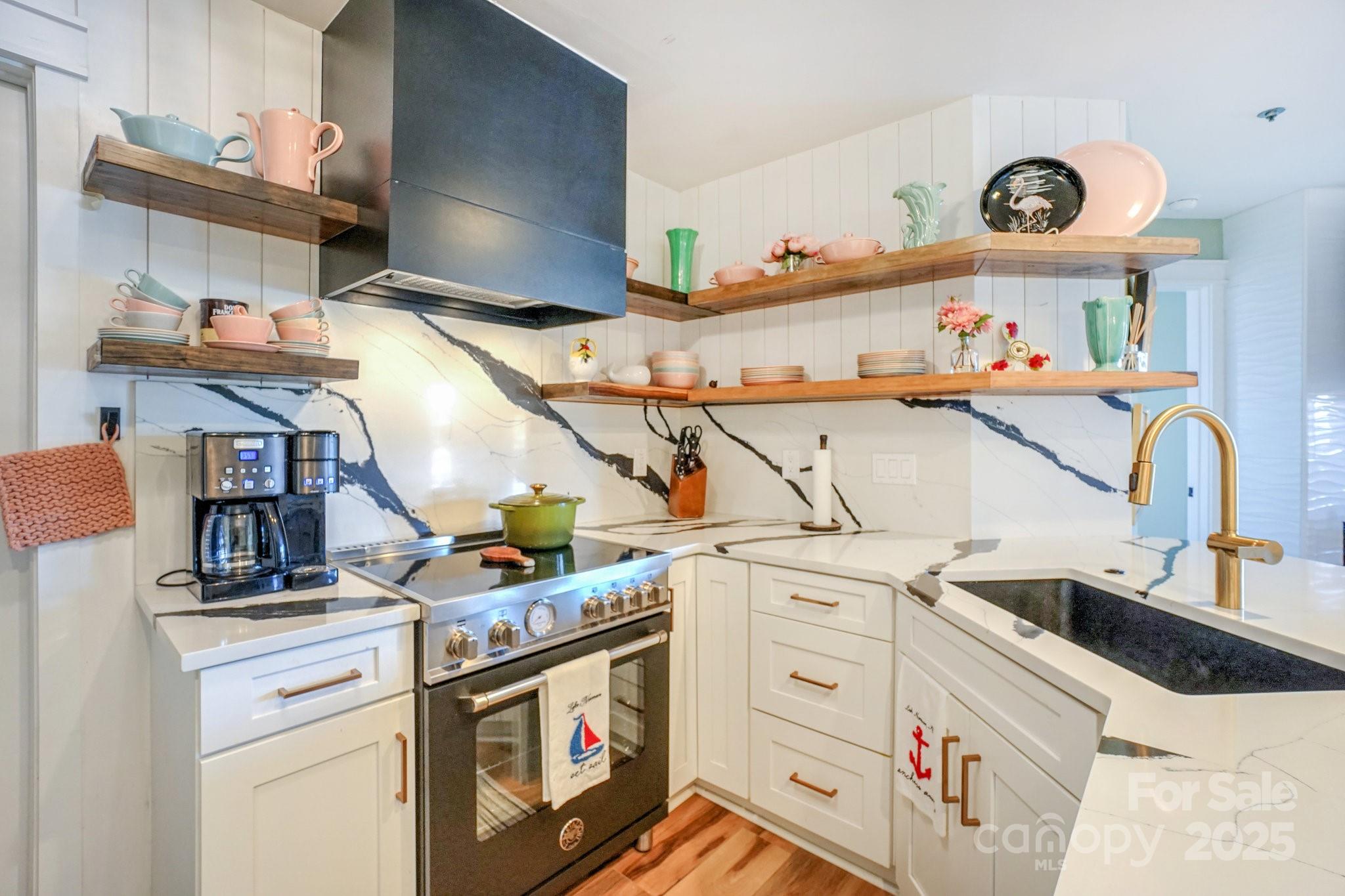 18631 Vineyard Point Lane Cornelius, NC 28031 - Photo 3 of 43 a utility room with dryer and washer