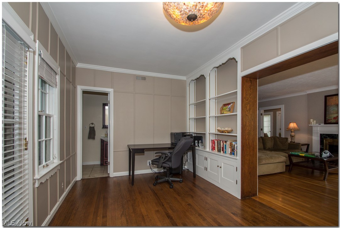 3008 Warrington Road Cleveland, OH 44120 - Photo 9 of 34