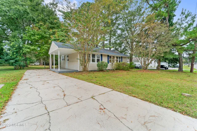 $1,295 | 529 Henderson Drive, Jacksonville, NC 28540