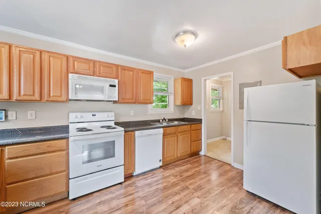 $1,295 | 529 Henderson Drive, Jacksonville, NC 28540