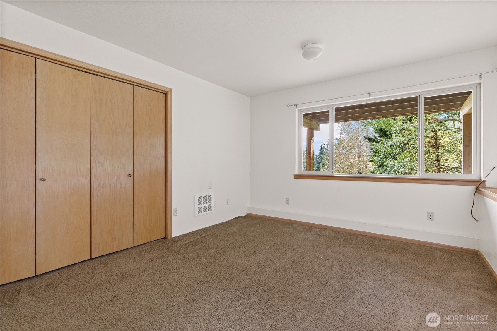 5474 Wilkinson Road Langley, WA 98260 - Photo 25 of 40 an empty room with a window