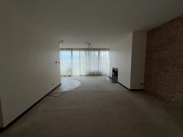 $1,650 | 6010 Oakwood Drive, Unit 5E, Lisle, IL 60532