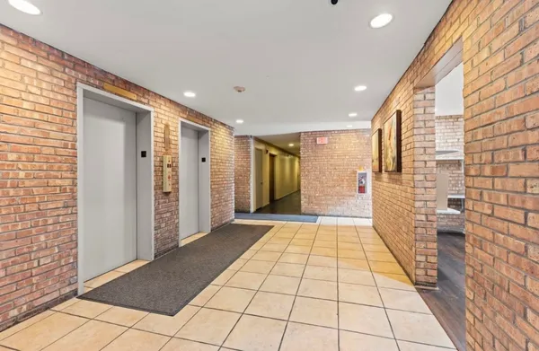 $1,650 | 6010 Oakwood Drive, Unit 5E, Lisle, IL 60532