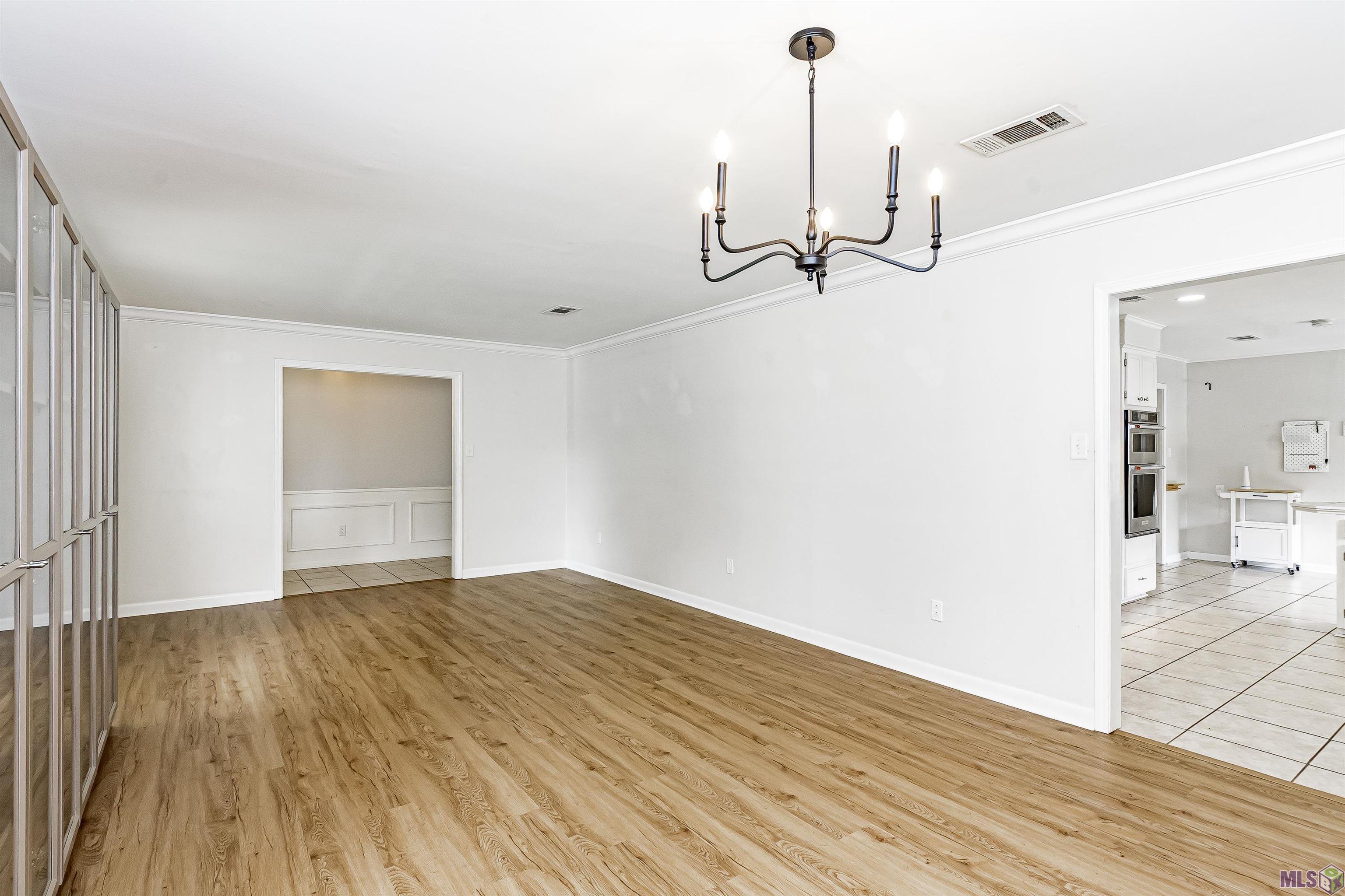 1445 Oakdale Drive Baton Rouge, LA 70810 - Photo 12 of 30 Living Room