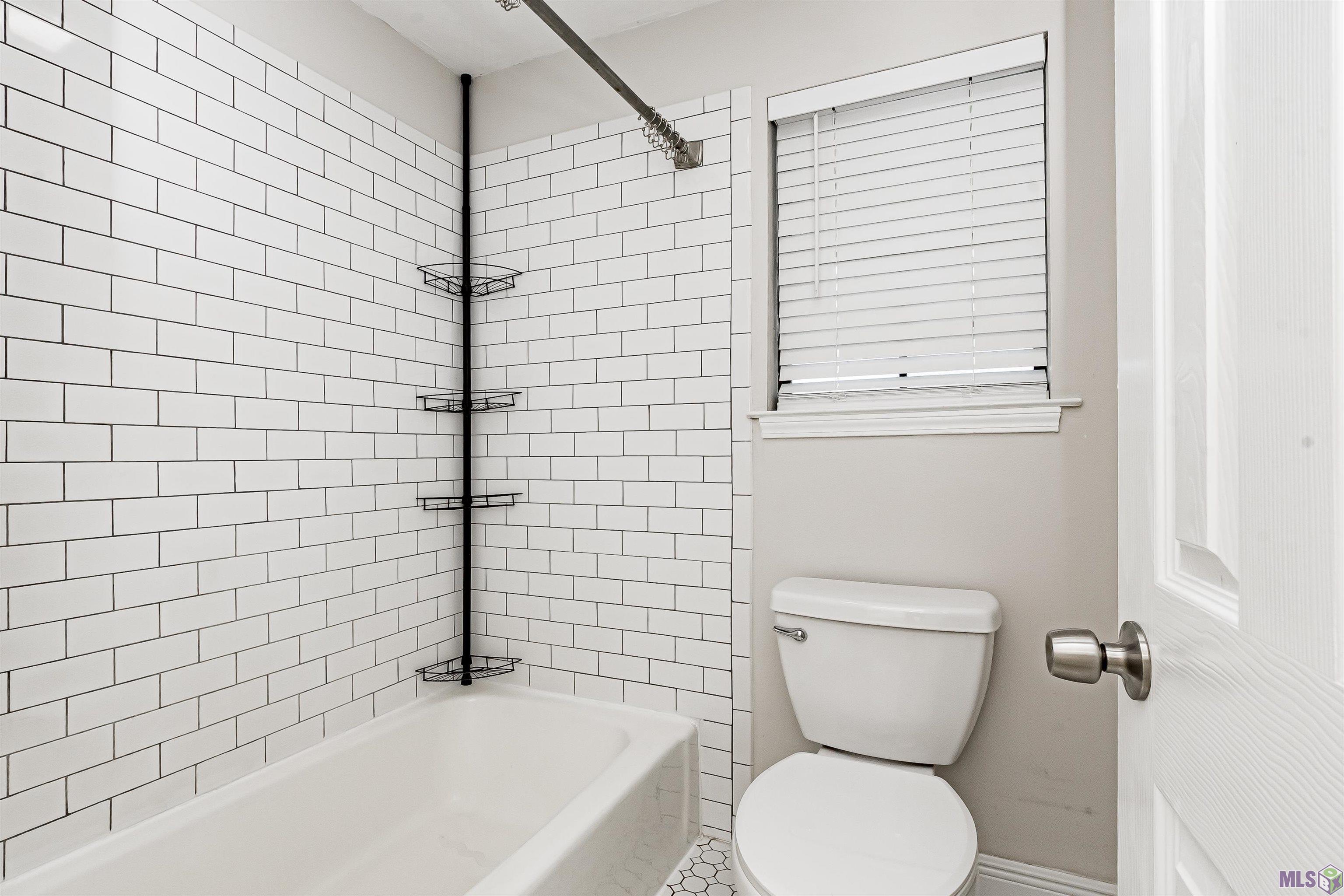 1445 Oakdale Drive Baton Rouge, LA 70810 - Photo 18 of 30 Primary Bathroom